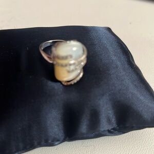 Pear stone with decorative rhinestones 
Silver color
Moderately worn
Size 7